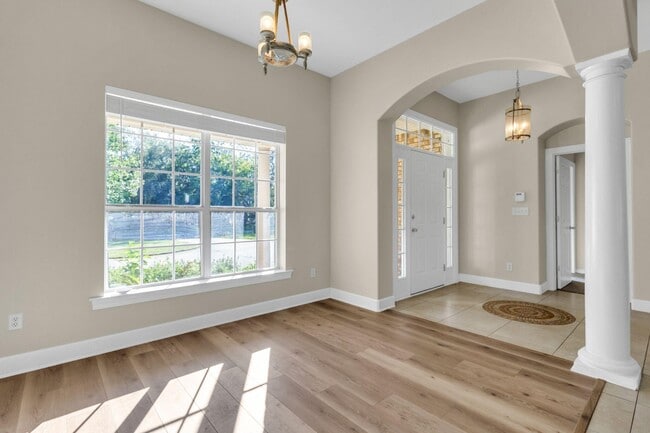 Photo - 1630 Oakmont Cir