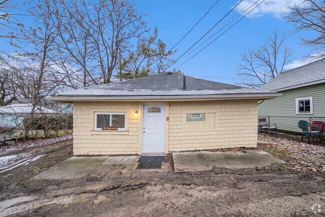 Building Photo - 401 Pauline Blvd Unit Cottage Rental
