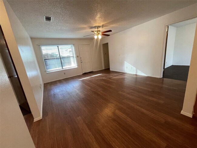 Photo - 1925 Castle Gate Cir