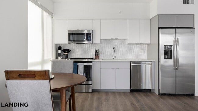 Photo - 707 S Farmer Ave Unidad 5031