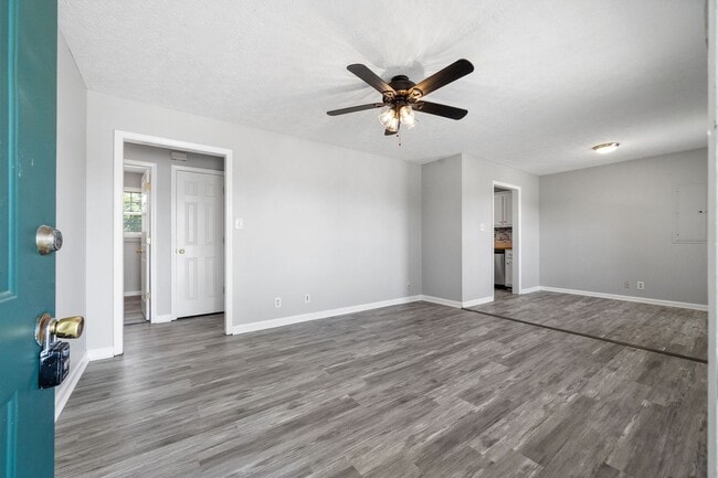 Photo - 339 Pioneer Dr