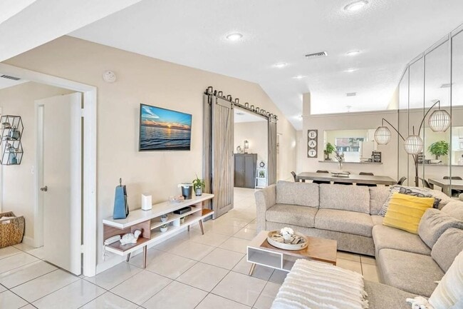 Photo - Beautiful 3-Bedroom, 2-Bath Villa with Lak...