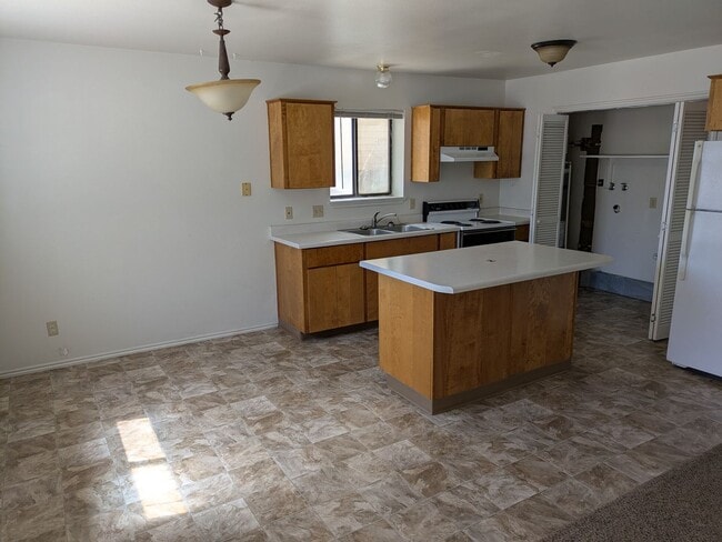 Building Photo - 216 S 100 E Unit 4