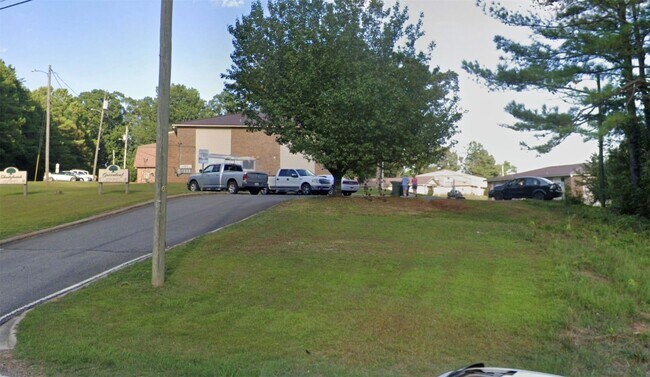 Photo - 2403 Greenleaf Dr