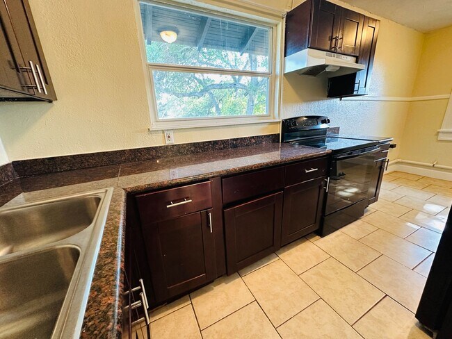 Photo - 3/1 2nd Story Duplex - Newly Updated!