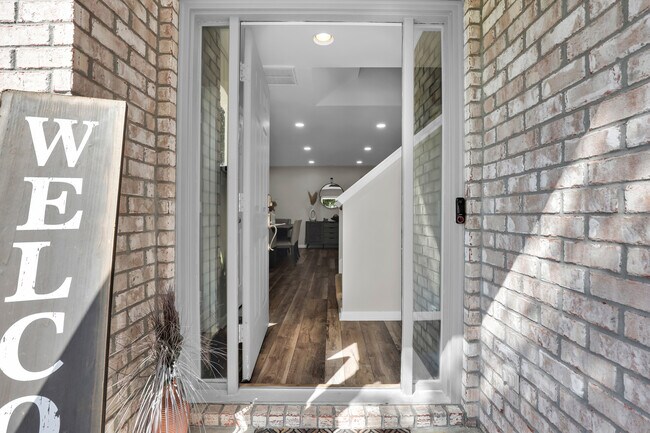 Photo - 136 Meadowside Ln