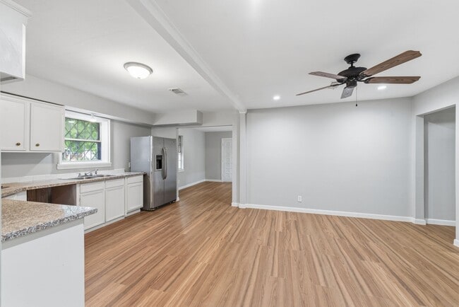 Photo - 1434 Marleen St