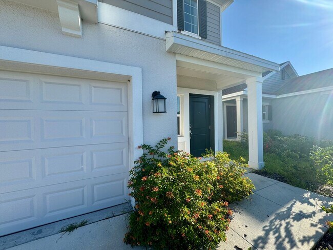 Photo - Bright & Open 4 Bed, 2 Bath Residence in Davenport!