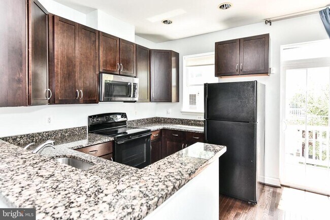 Photo - 755 Anacostia Ave NE