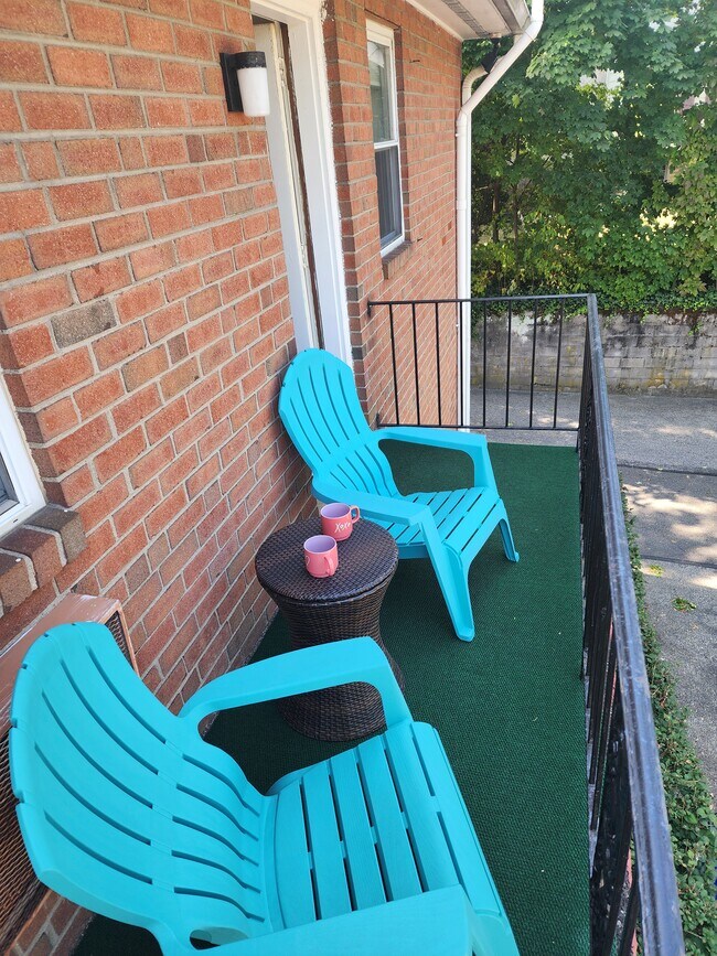 Private Balcony - Tremaine Place