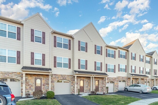Photo - 282 Fieldstone Ct