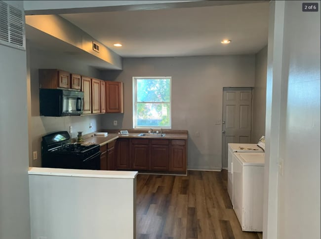 Photo - 3 Bedrooms 2 Bathrooms