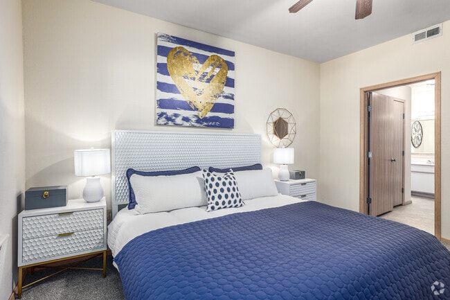 Custom - 1BD, 1BA - 665SF - Bedroom