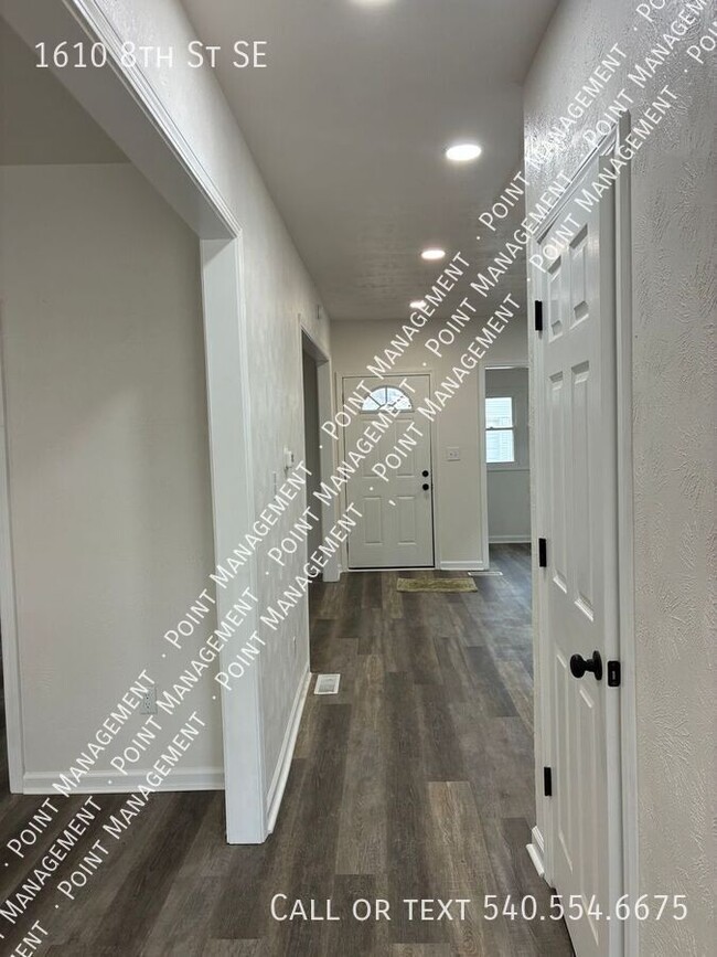 Photo - 1610 8th St SE