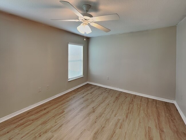 Photo - 1043 Bethpage Rd