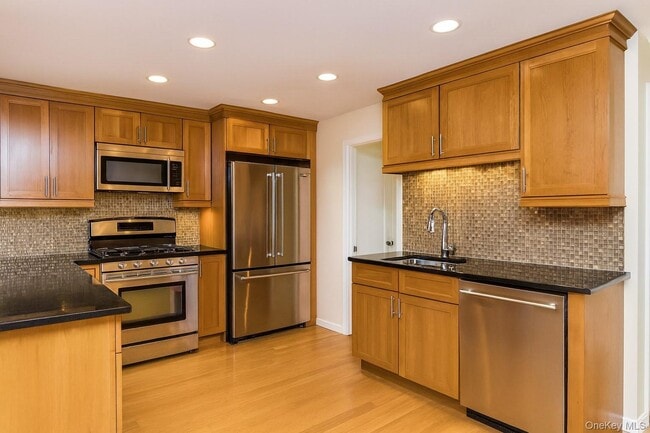 1020 Warburton Ave Unit 7G