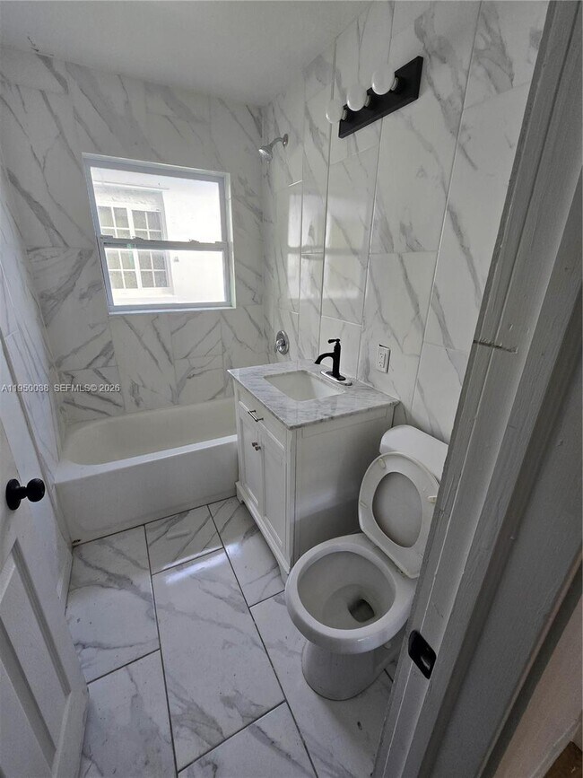 Photo - 4000 Greenwood Ave Unit 1