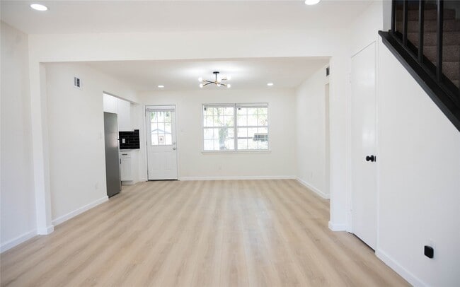 Building Photo - 4113 Glenhaven Dr