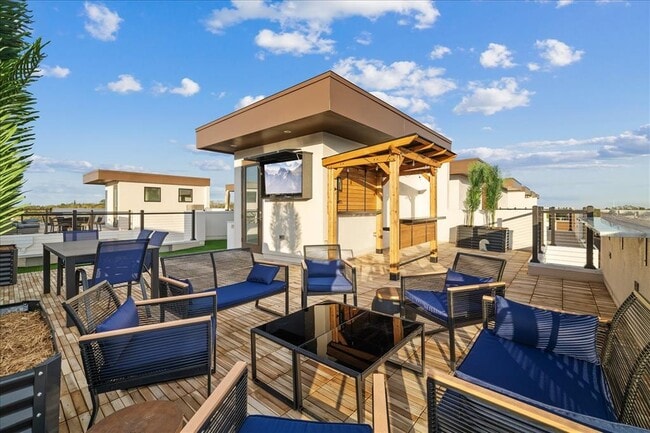 Photo - 623 Petit Wy