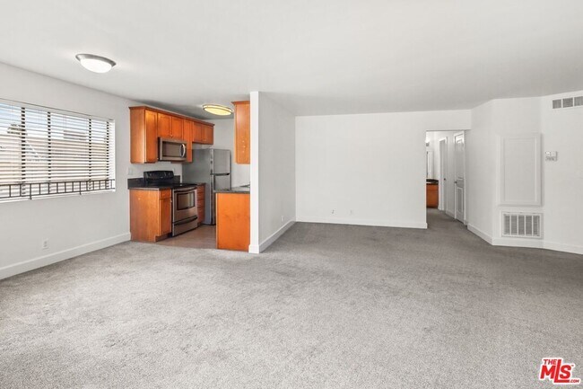Photo - 10982 Roebling Ave Unit 423