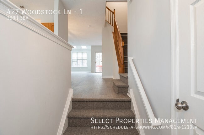 Photo - 427 Woodstock Ln