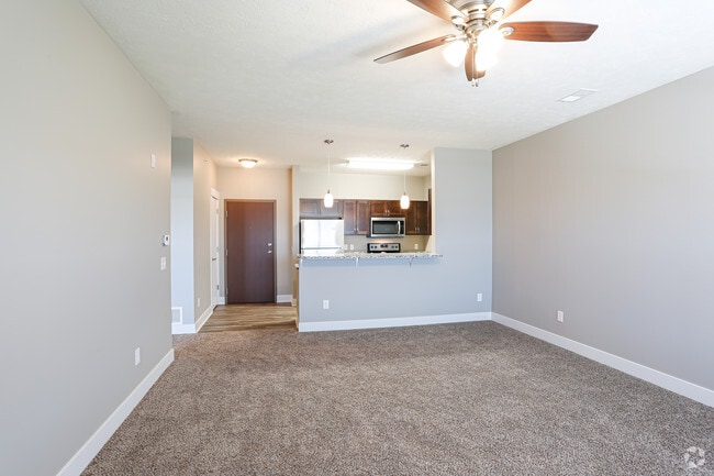 1BR, 1BA - 757 SF