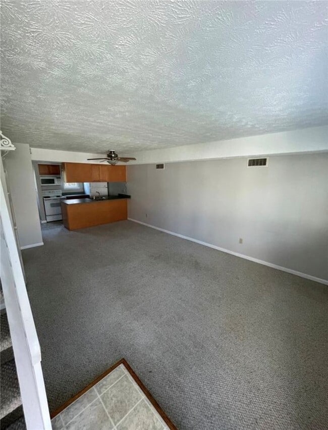 Photo - 422 Eastbrooke Ln