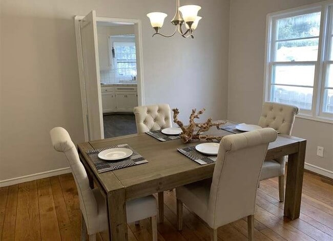 Photo - 2427 Ritchie St