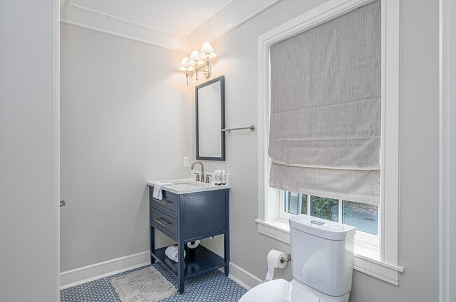 Photo - 109 E Gordon Ln