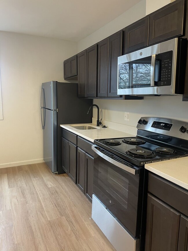 Building Photo - SQL525 LLC - CORPORATE Unit 301