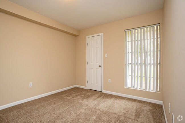 2BR, 2BA Large - 1,050SF