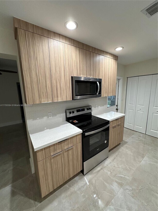 Photo - 611 N 69th Way