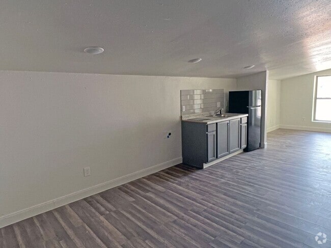 Building Photo - 201 Eastwood St Rental