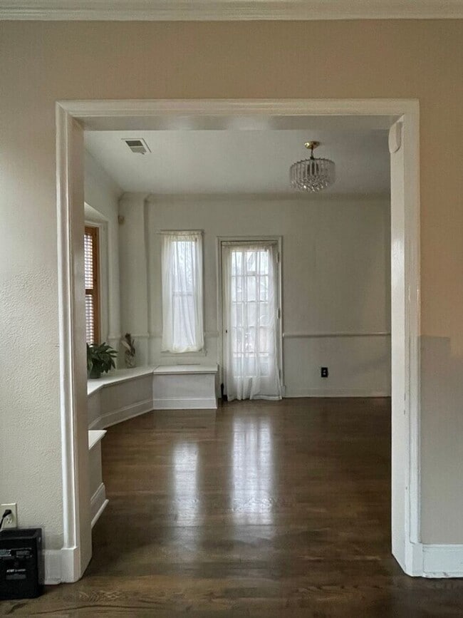 Photo - 970 N Barksdale St
