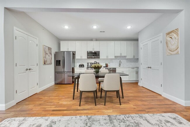 Photo - 725 Sip St Unit 303