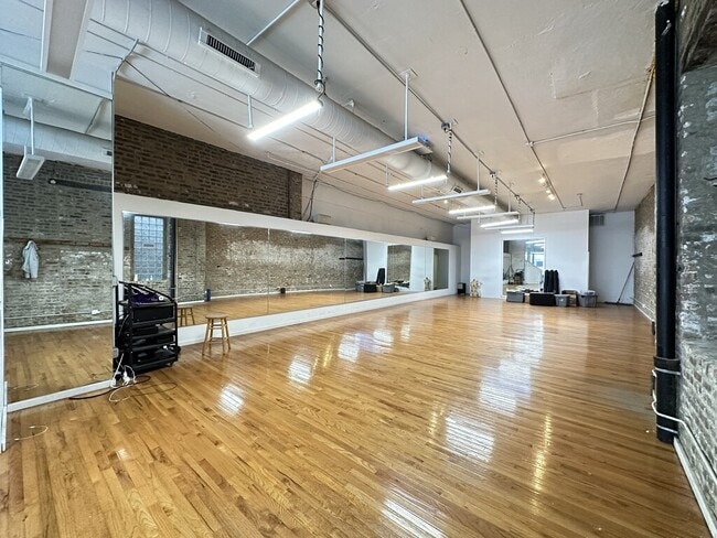 Photo - 1654 W Chicago Ave Unit 2