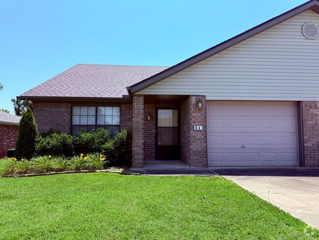 Building Photo - ***6 B Holly Drive*** Rental
