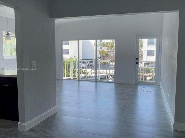 Photo - 3681 NE 170th St Unit 4