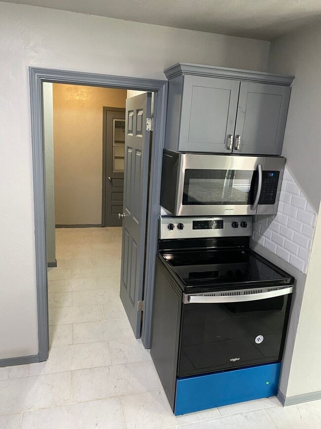 Photo - 10714 E 27th St S