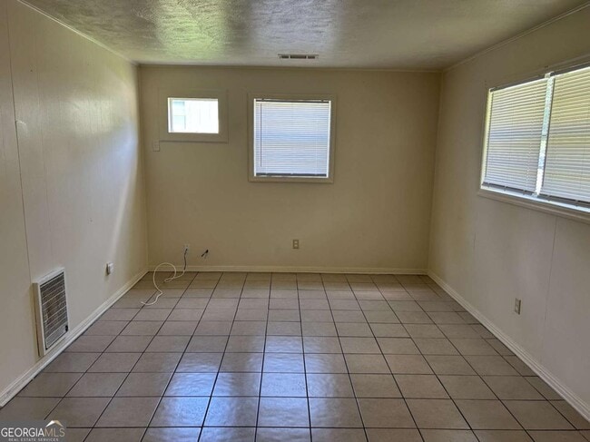 Photo - 130 Candler Ct