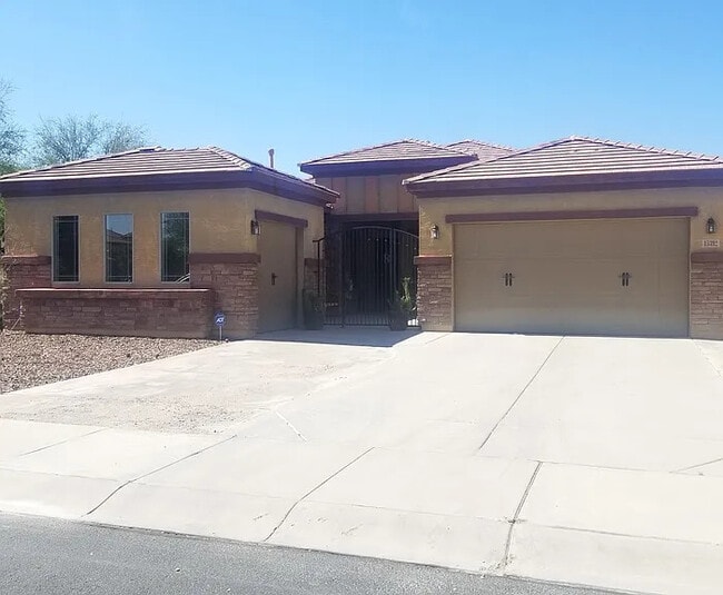 Building Photo - Beautiful 4-bedroom 3 bath home
