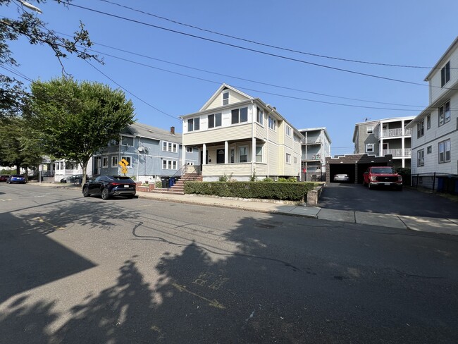 Building Photo - 65 Boston Ave Unit 2