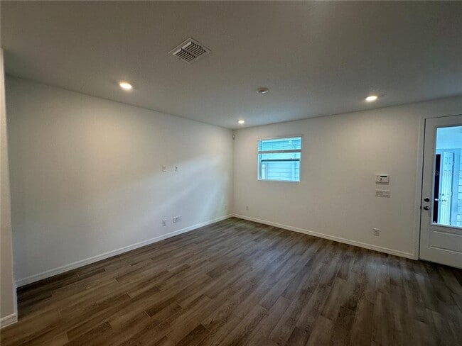 Photo - 6541 Cyrils Dr