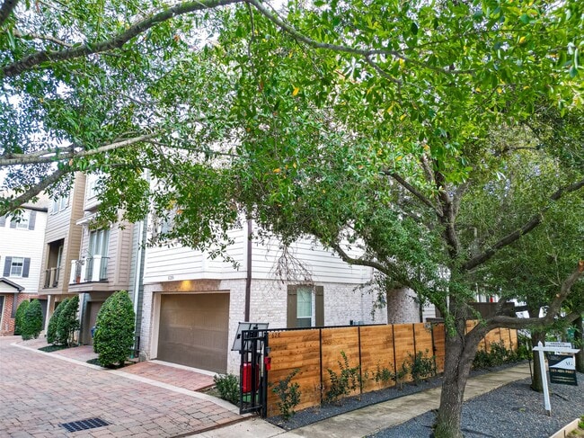 Photo - 620 Rutland St