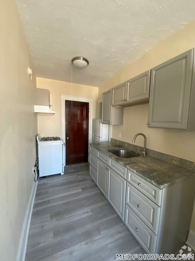 Building Photo - 53 Fellsway W Rental