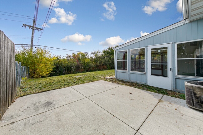 Zona de estar al aire libre - 7919 28th Ave N