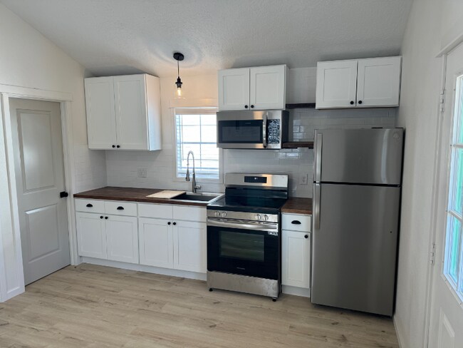 Photo - 210 H Pickens Rd