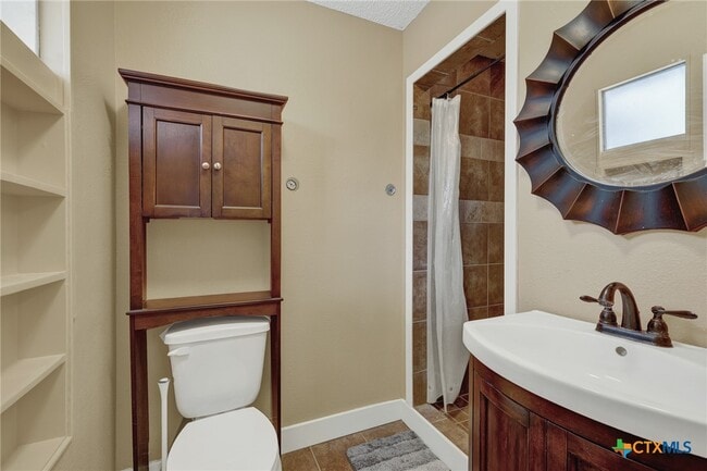 Photo - 208 Reimer Ave