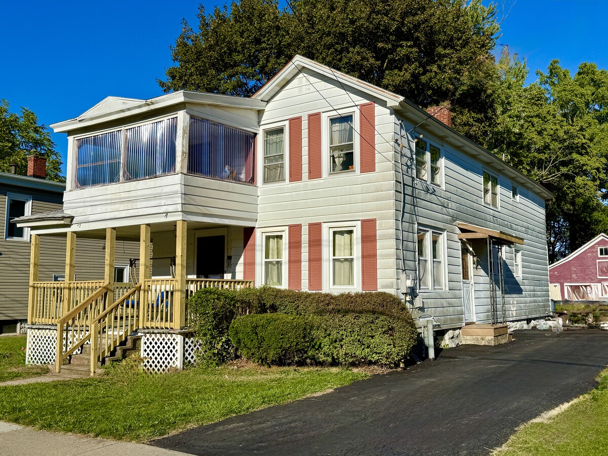 Photo - 6 Maple St