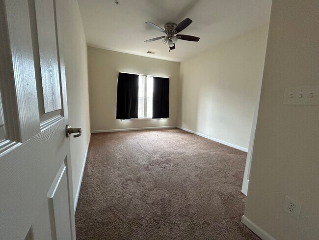 Photo - 812 Long Dr Unit H